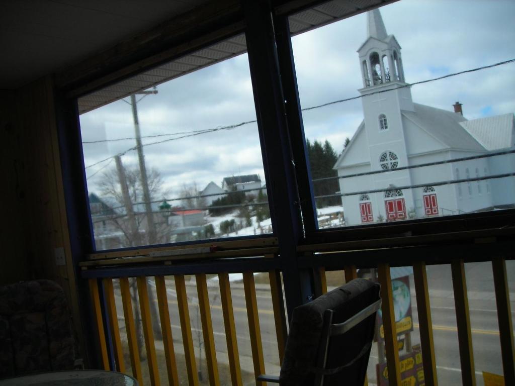 Gite Des Hauteurs Et Cafe De La Place Saint Zenon ห้อง รูปภาพ