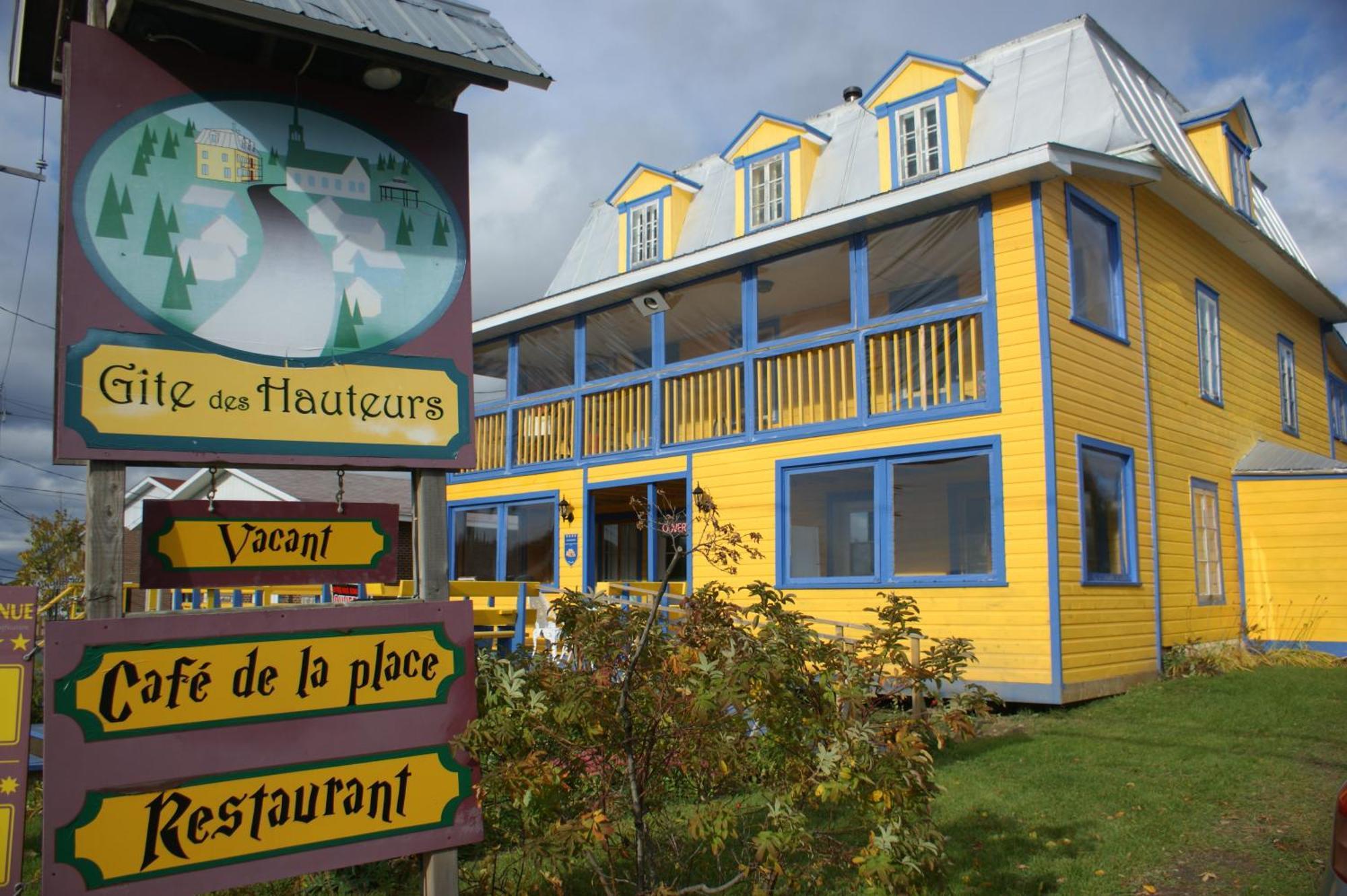 Gite Des Hauteurs Et Cafe De La Place Saint Zenon ภายนอก รูปภาพ
